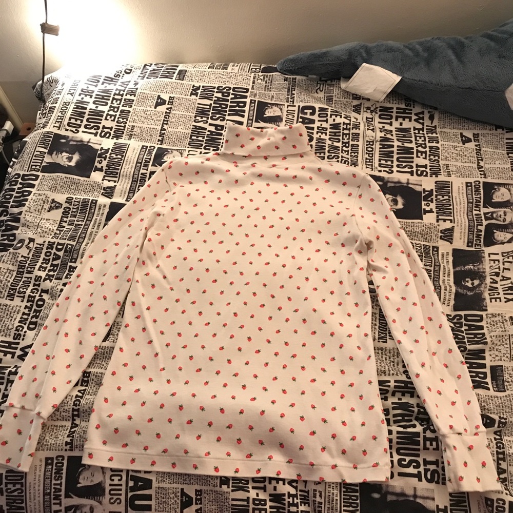 Strawberry turtleneck